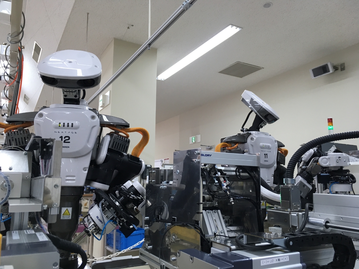 Shiseido hiện vẫn sử dụng robot “ở một số công đoạn chiết rót và hoàn thiện mỹ phẩm”.