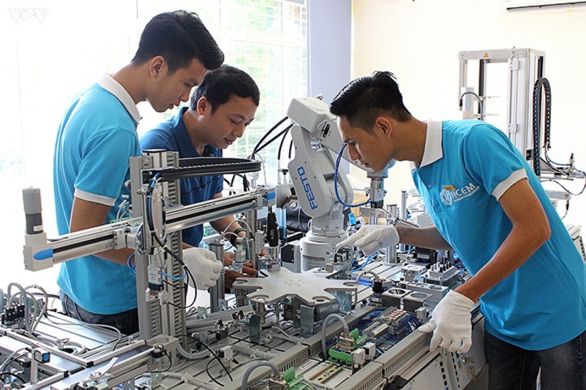 Học viên tham gia khóa đào tạo nâng cao kỹ năng nghề nhằm đáp ứng yêu cầu của doanh nghiệp. Ảnh minh hoạ