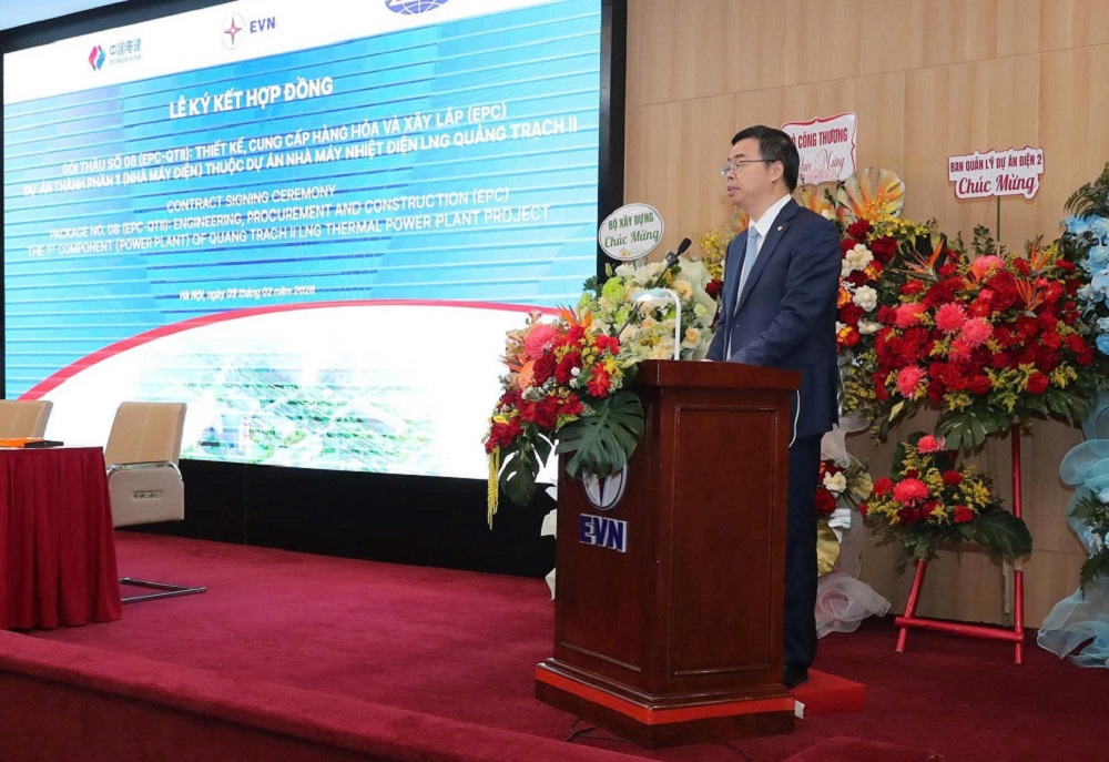 Đại diện nhà thầu phát biểu tại lễ ký kết.