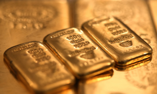 Giá vàng hồi mốc 5.000 USD/oz khi đồng USD sụt giá mạnh