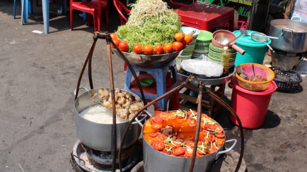 Bán thức ăn đường phố vi phạm an toàn thực phẩm bị phạt đến 3 triệu đồng