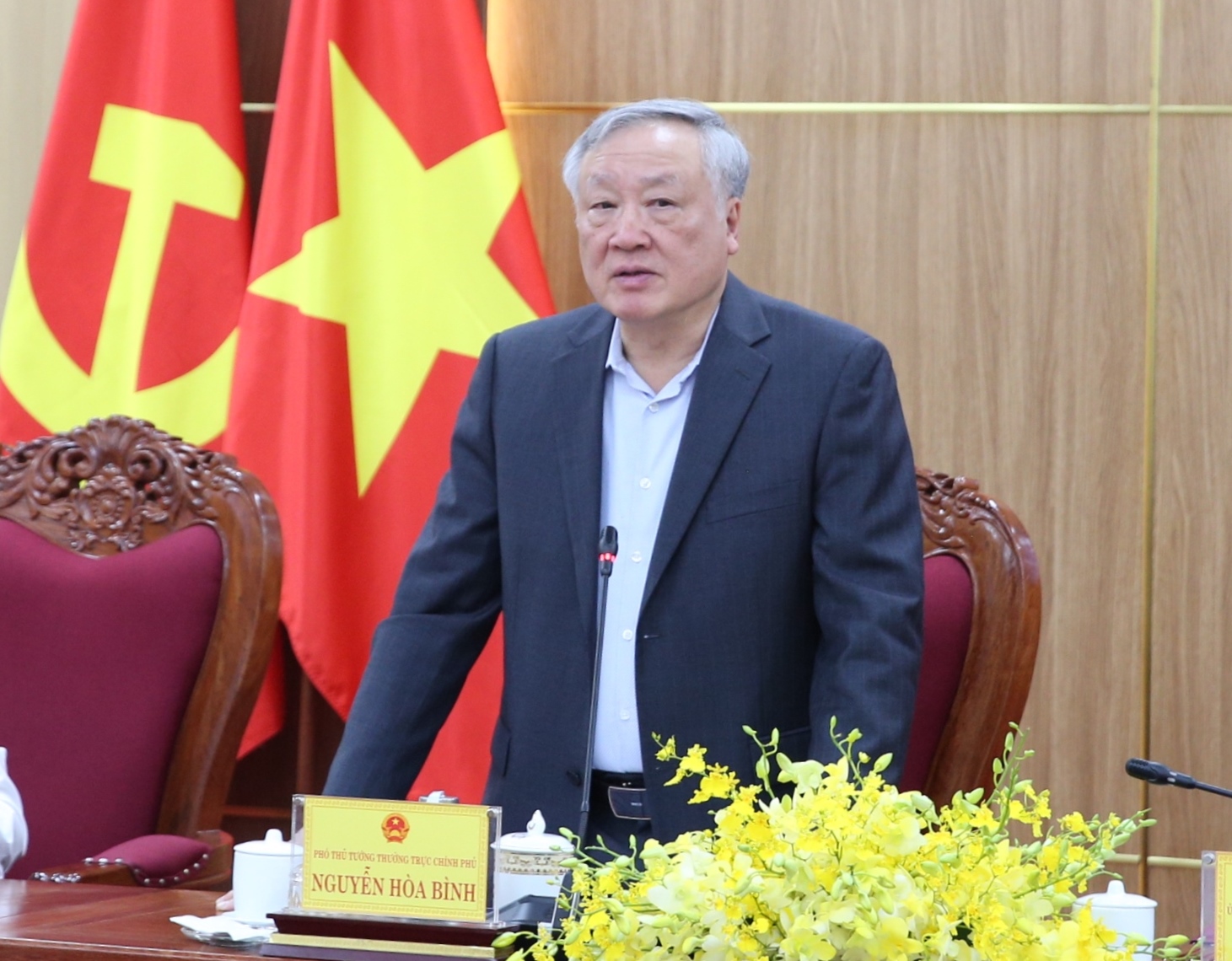 Phó Thủ tướng Thường trực Chính phủ Nguyễn Hòa Bình đã có buổi làm việc quan trọng với tỉnh Quảng Ngãi và các bộ, ngành về Đề án Trung tâm lọc hóa dầu và năng lượng quốc gia tại Khu kinh tế Dung Quất.