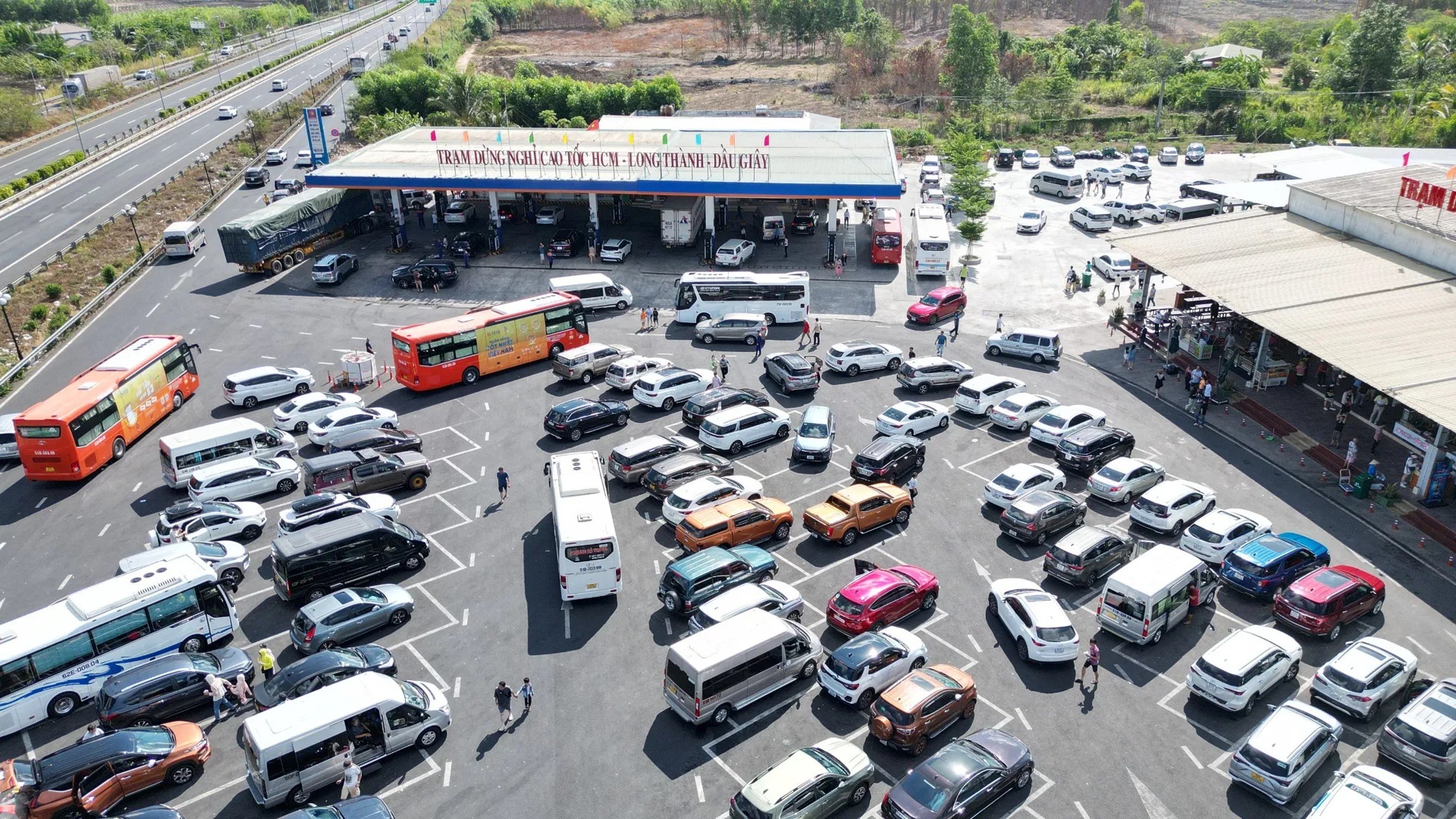 Trạm dừng nghỉ trên tuyến cao tốc TP. Hồ Chí Minh – Long Thành – Dầu Giây.