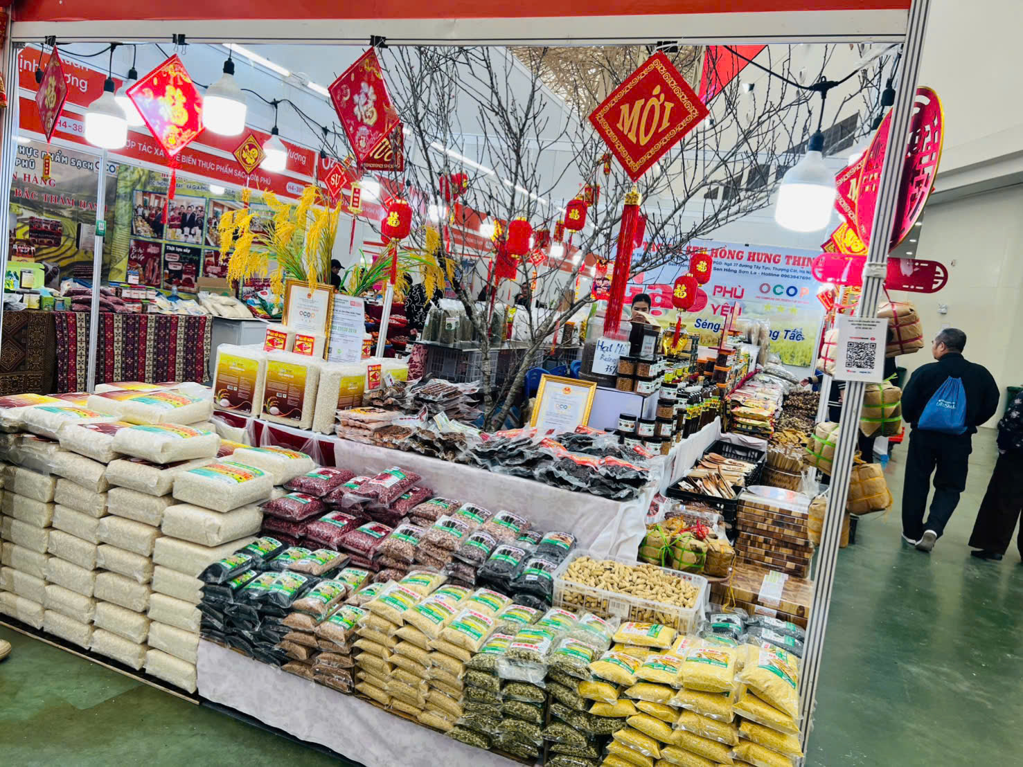 Hội chợ Mùa Xuân hội tụ các gian hàng nông sản vùng cao, đặc sản biển đảo đến các sản phẩm OCOP tiêu biểu.