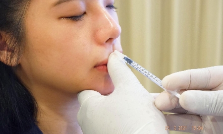 Khách hàng trải dài từ sinh viên ngoài 20 tuổi đến phụ nữ trung niên, với cùng mong muốn “đẹp nhanh đón Tết”.