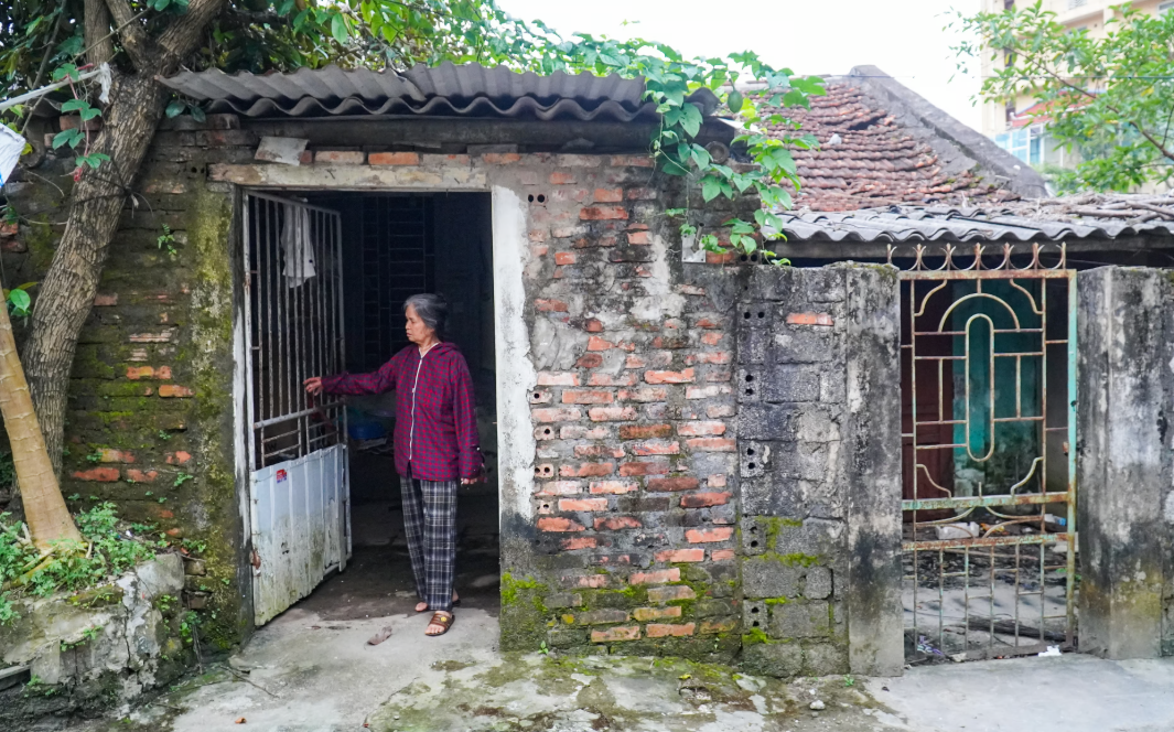 Sau 20 năm triển khai, dự án Khu đô thị mới ven sông Hạc (Thanh Hóa) vẫn chưa hoàn tất giải phóng mặt bằng, khiến hàng trăm hộ dân sống trong cảnh khó khăn, thiếu ổn định.