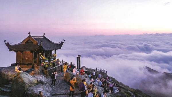 Chùa Đồng trên đỉnh non thiêng Yên Tử.