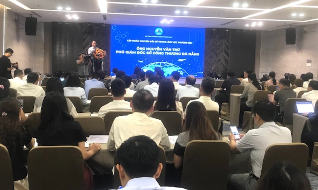 Một lớp tập huấn về chuyển đổi số trong linhc vực Thương mại điện tử ở Đà Nẵng. Ảnh Ngô Anh Văn