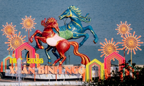 Ngắm linh vật ngựa độc đáo tại hội xuân Huế 2026