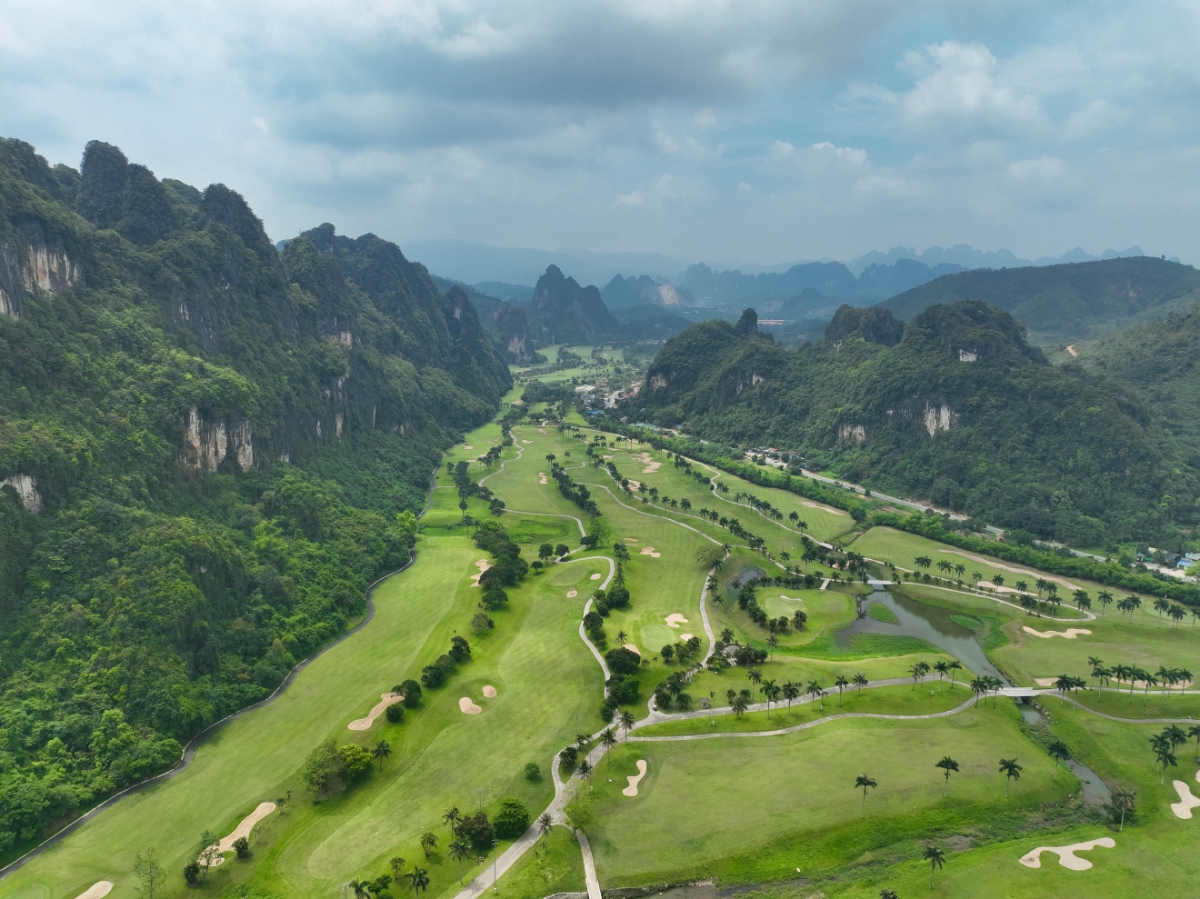 Toàn cảnh sân golf Phoenix CV Golf & Resort (Làng Rổng Vòng, Lương Sơn, Phú Thọ). Ảnh:&nbsp;CV Resort.