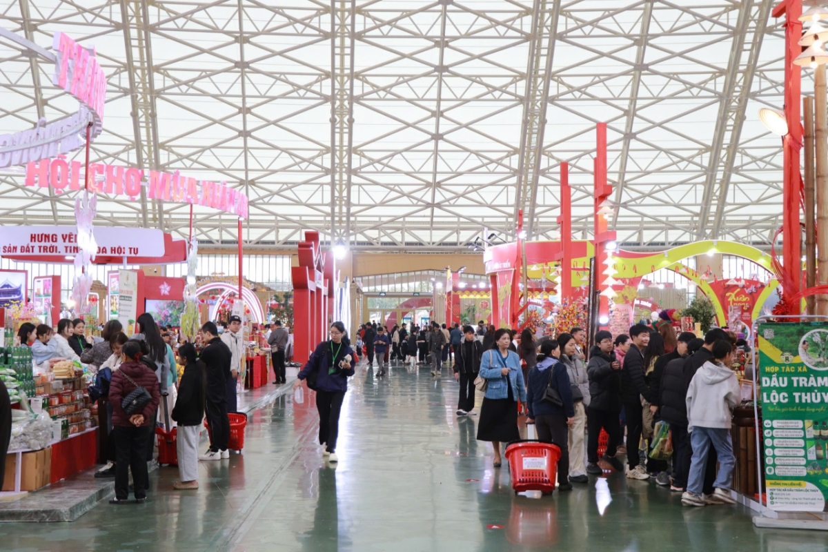 Hội chợ đã thu hút khoảng 500.000 lượt khách tham quan, mua sắm.