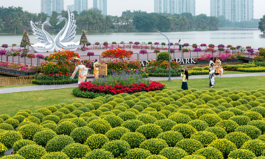Ecopark tràn ngập sắc hoa tại các đại đô thị khắp 3 miền dịp Tết Bính Ngọ 2026