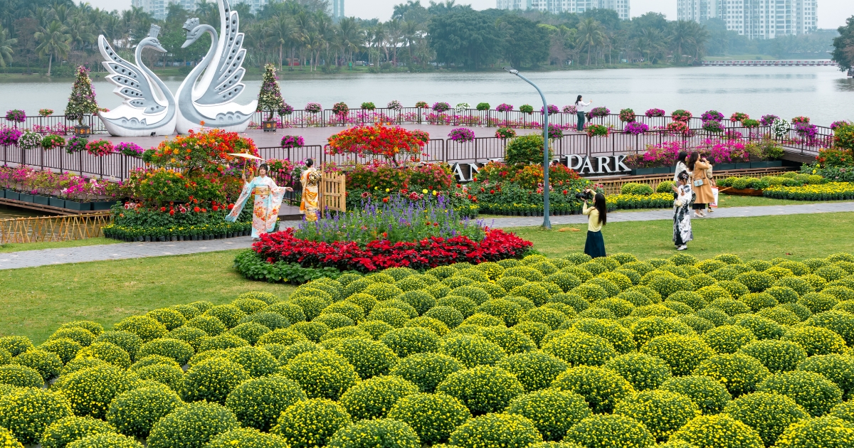 Ecopark tràn ngập sắc hoa tại các đại đô thị khắp 3 miền dịp Tết Bính Ngọ 2026