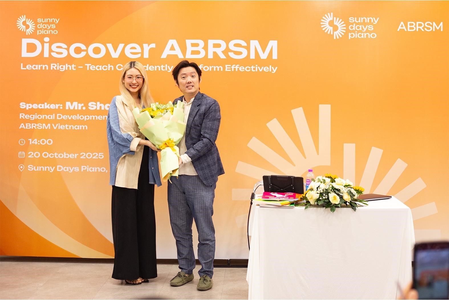 Buổi gặp gỡ Mr. Shawn Moh - Đại diện của ABRSM tại Việt Nam và Founder của Sunny Days Piano chị Tạ Minh Anh. Ảnh:  Sunny Days Piano.