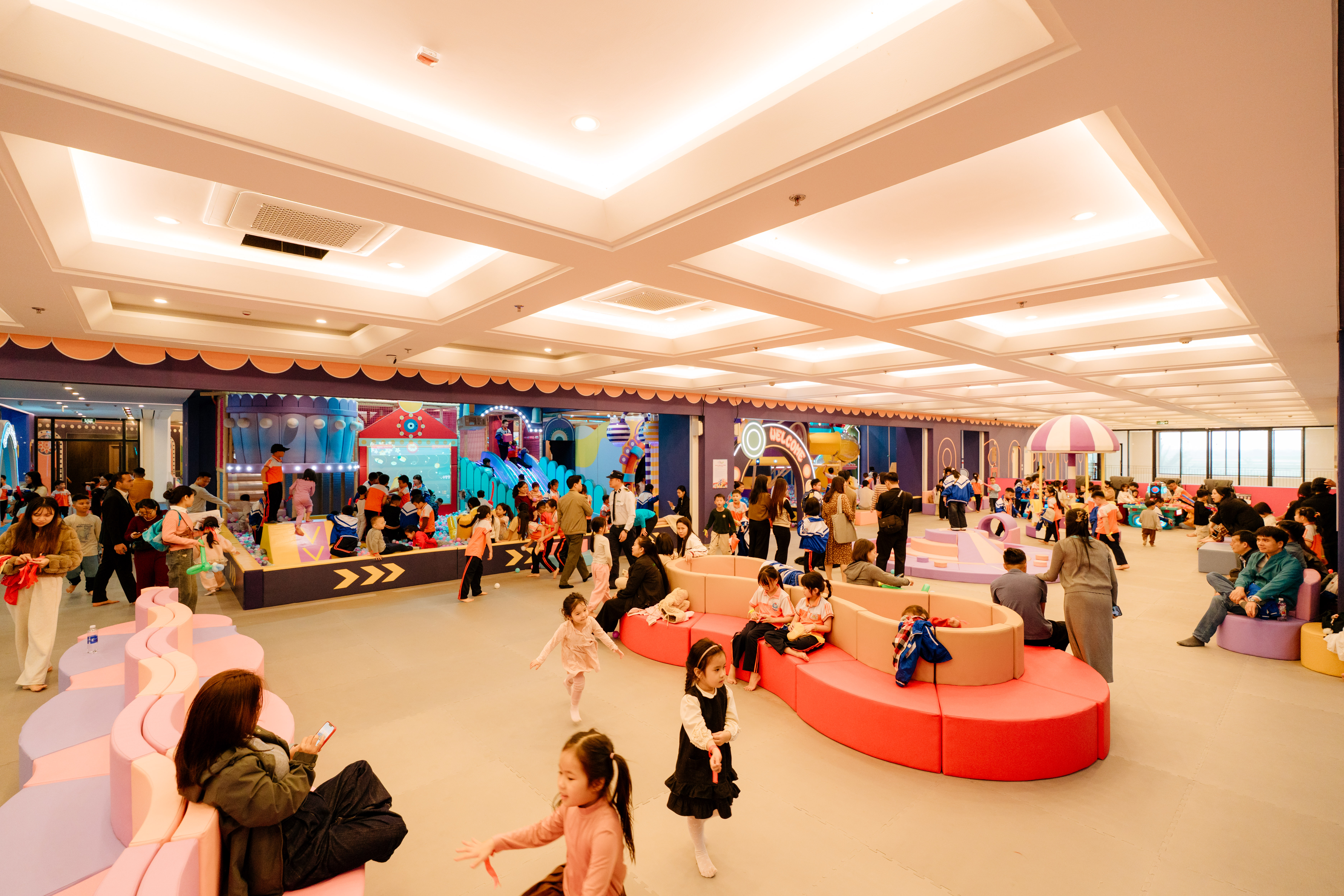 Ecopark tràn ngập sắc hoa tại các đại đô thị khắp 3 miền dịp Tết Bính Ngọ 2026 - Ảnh 2