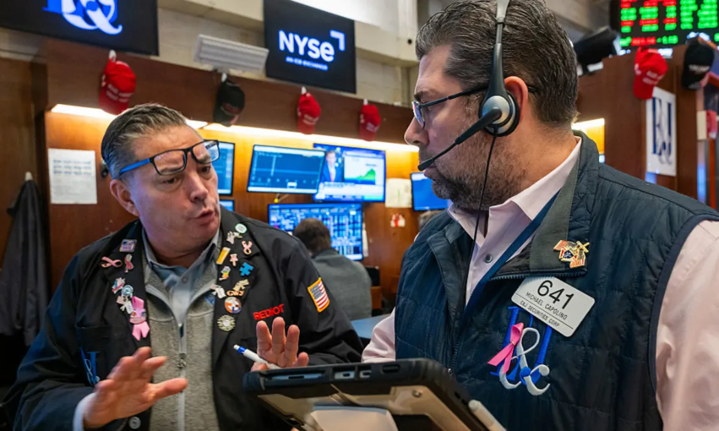 Chứng khoán Mỹ lình xình dù nhà đầu tư lạc quan về lạm phát, giá dầu tăng nhẹ