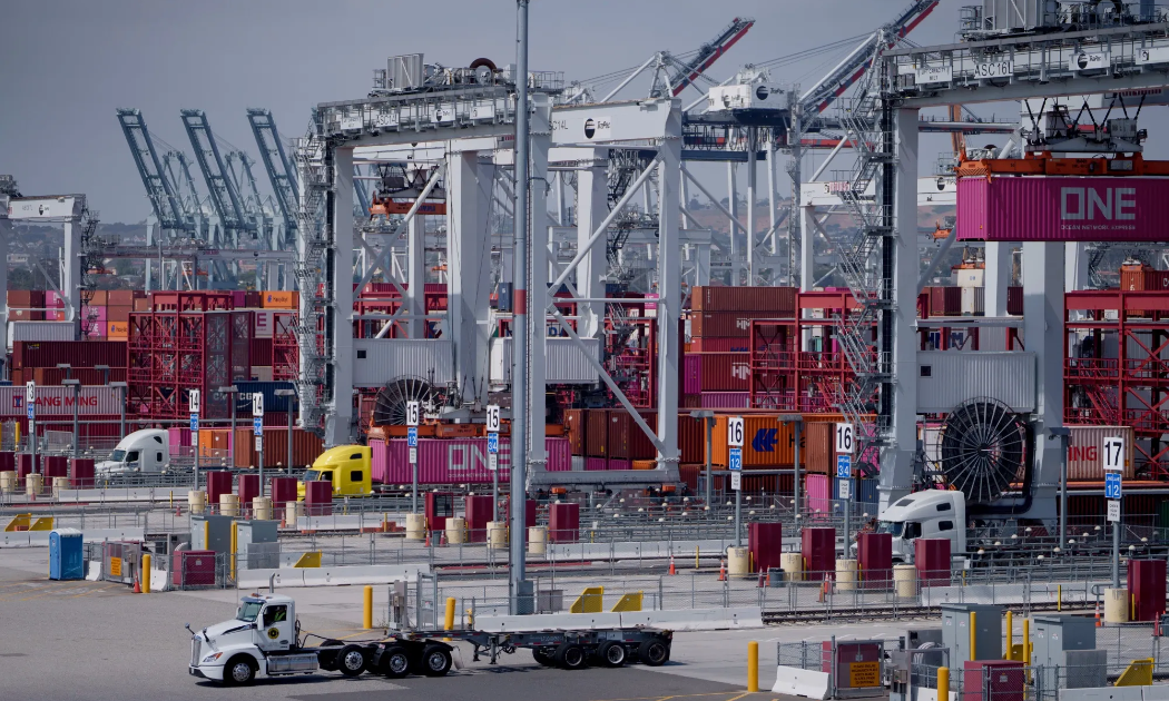 Nghiên cứu của Fed: Doanh nghiệp và người tiêu dùng Mỹ phải trả 90% tiền thuế quan