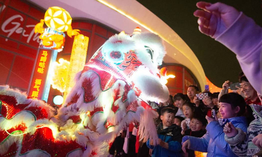 Các công ty Trung Quốc chi hàng trăm triệu USD để quảng bá sản phẩm AI dịp Tết 