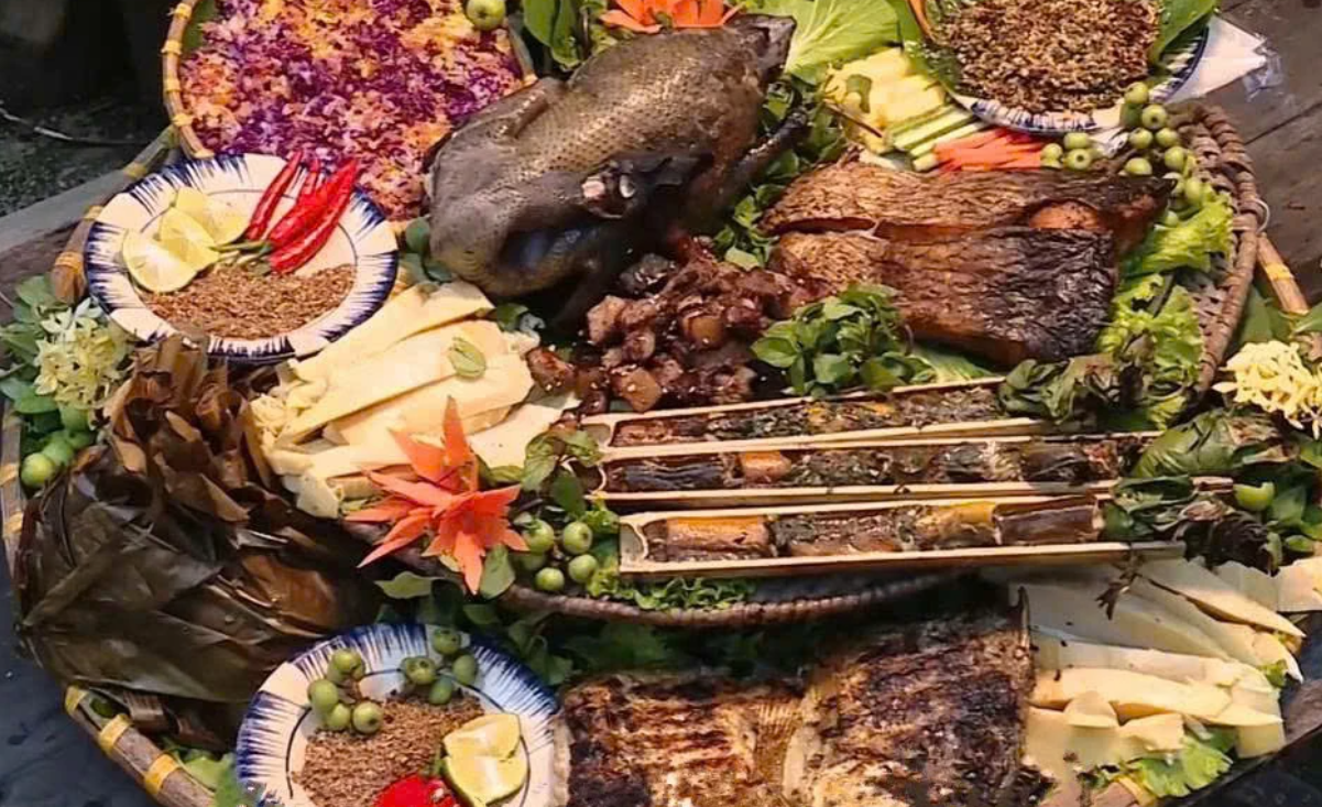Mâm cỗ lá của người Thái Thanh Hoá trong ngày lễ, tết.
