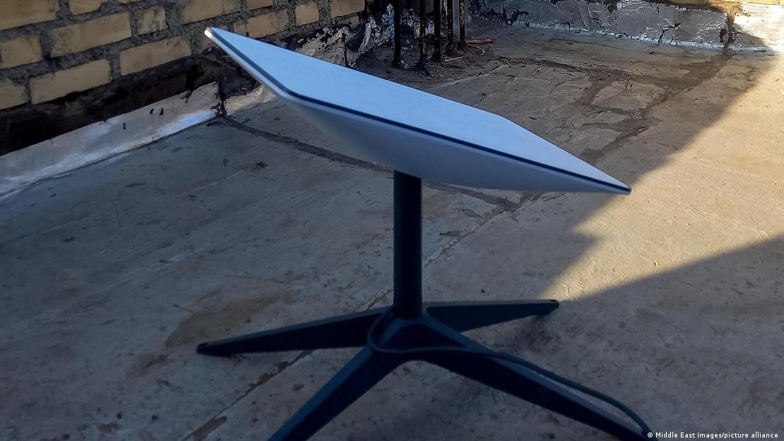 Thiết bị thu Starlink được đưa vào Iran, hỗ trợ duy trì kết nối khi internet bị gián đoạn. Ảnh: Middle East Images/picture alliance.