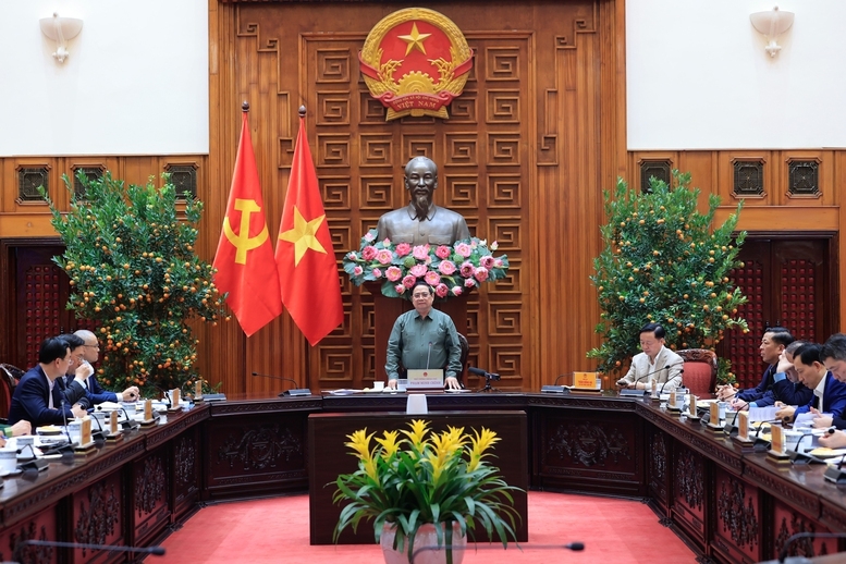 Thủ tướng Chính phủ Phạm Minh Chính chủ trì cuộc họp với các bộ, ngành Trung ương và tỉnh Phú Thọ về tình hình khắc phục hư hỏng công trình cầu sông Lô - Ảnh: VGP