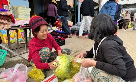 Phiên chợ cuối năm