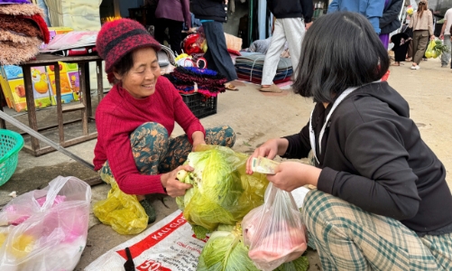 Phiên chợ cuối năm