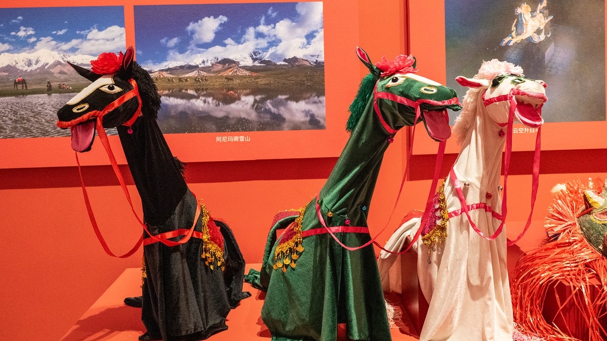 Màn trình diễn “ngựa tre” tại huyện Thuần An, tỉnh Chiết Giang (miền Đông Trung Quốc). Ảnh: VCG.