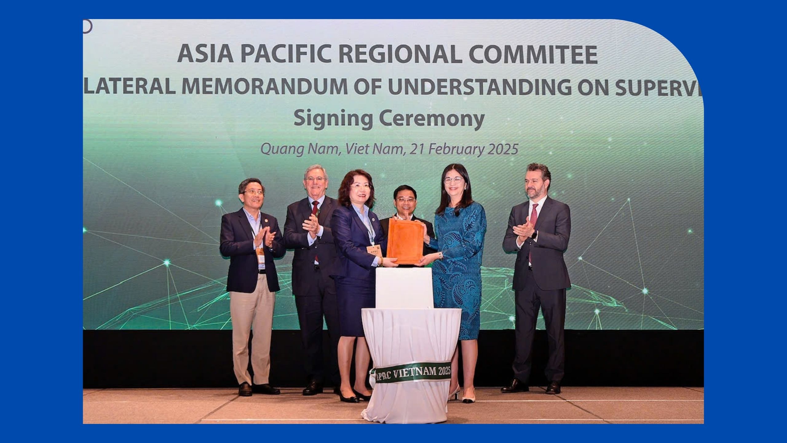 Ủy ban Chứng khoán Nhà nước ký kết Biên bản Ghi nhớ Đa phương về Giám sát của APRC - sự kiện nâng tầm quan hệ hợp tác về hoạt động giám sát thị trường chứng khoán giữa Ủy ban Chứng khoán Nhà nước với các cơ quan quản lý thị trường các nước thành viên của APRC nói riêng và của IOSCO nói chung, cũng như&nbsp;nâng cao vị thế hình ảnh thị trường chứng khoán Việt Nam sánh ngang với các nước trong khu vực.