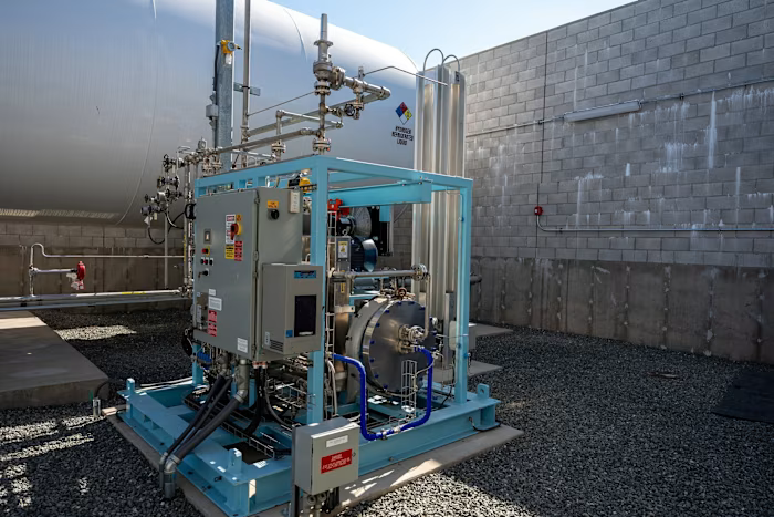 <i>Dự án lưu trữ năng lượng quy mô lớn nhất thế giới với thời gian hoạt động cực dài tại Calistoga, California. Ảnh: Bloomberg.</i>