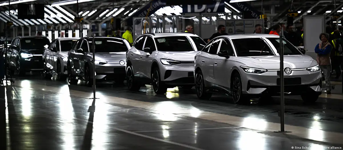 Từ ngành ô tô đến các lĩnh vực công nghiệp chủ chốt khác, Trung Quốc đang gia tăng thách thức đối với xuất khẩu của Đức. Ảnh: Sina Schuldt/dpa/picture alliance