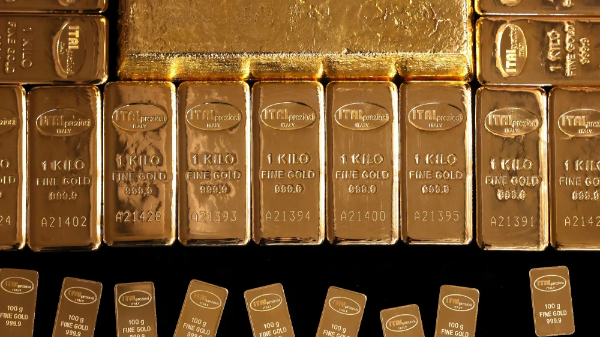 Giá vàng áp sát mốc 5.000 USD/oz, SPDR Gold Trust mua ròng mạnh