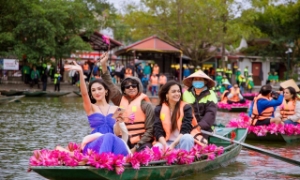Ninh Bình hút khách Ấn Độ, châu Âu trong những ngày đầu xuân Bính Ngọ
