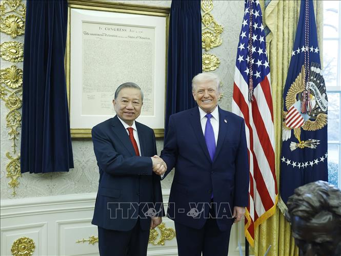 Tổng Bí thư Tô Lâm gặp với Tổng thống Hoa Kỳ Donald Trump. Ảnh: TTXVN.