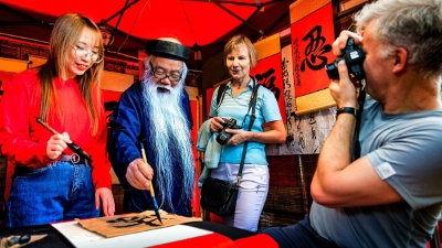 Some 1.34 million tourists arrive in Hanoi during Tet holiday