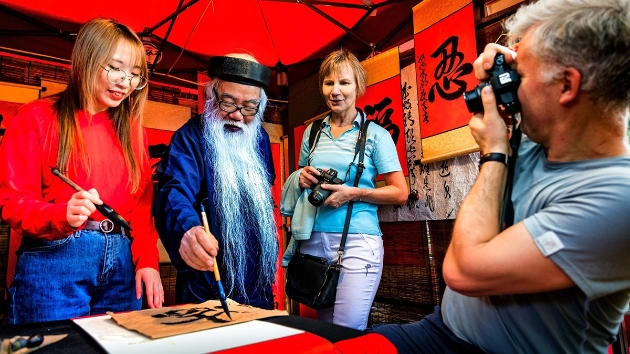 Some 1.34 million tourists arrive in Hanoi during Tet holiday