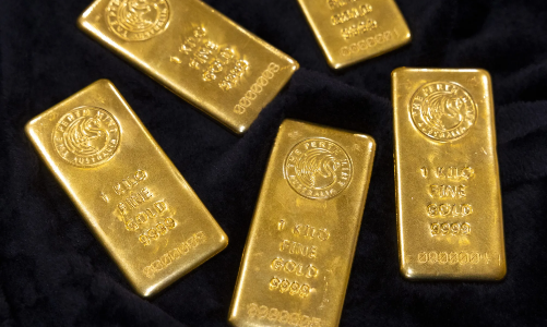 Giá vàng nhảy 110 USD/, giá bạc tăng gần 8% sau số liệu GDP Mỹ