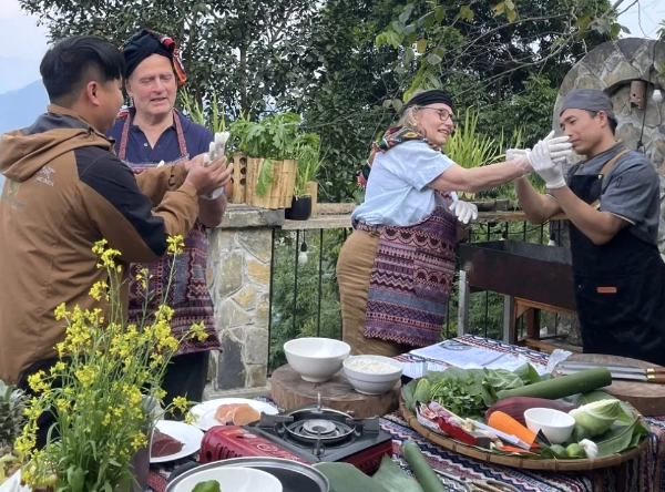 Khu du lịch sinh thái cộng đồng Pù Luông thu hút đông đảo khách quốc tế đến nghỉ dưỡng, trải nghiệm.