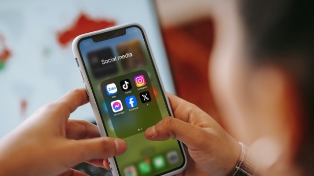 Gen Y, Gen Z: Ai chọn Facebook, ai chọn Zalo?