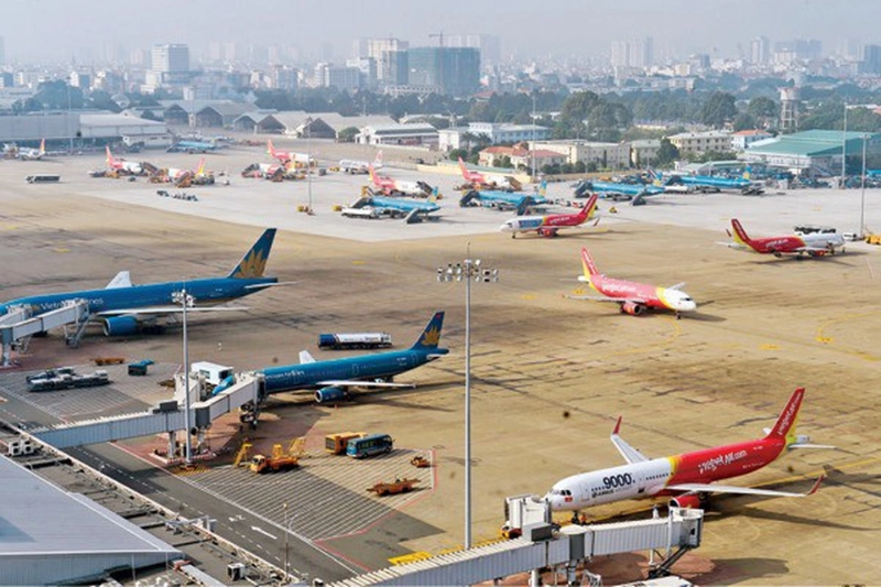 Noi Bai, Tan Son Nhat airports hit record passenger volumes on final day of Tet holiday