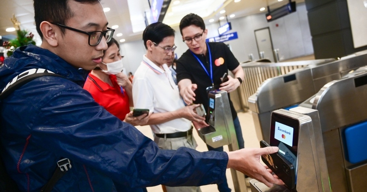Hệ thống metro đã thí điểm thanh toán không tiếp xúc tích hợp trên điện thoại