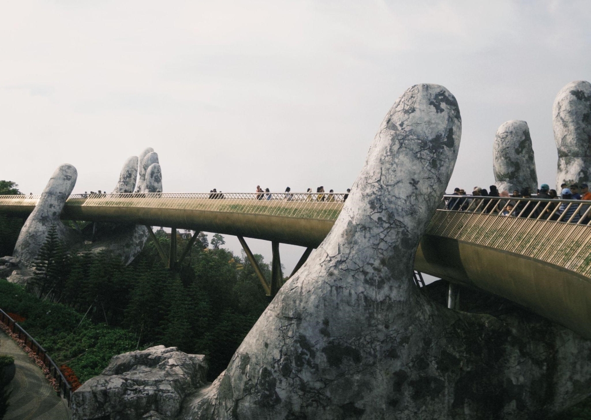 Cầu Vàng - Một tuyệt tác kiến trúc hiện đại tại Đà Nẵng.