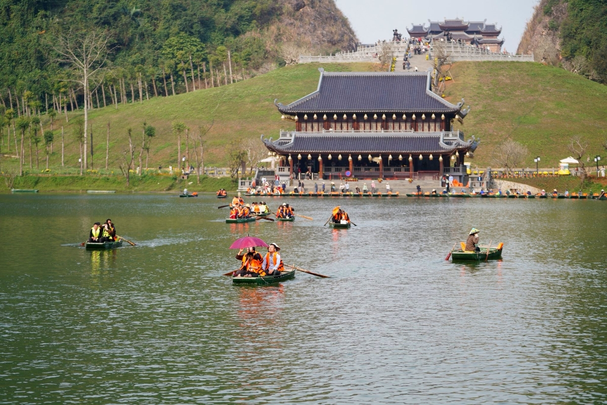 Niềm vui như đọng lại trong từng khoảnh khắc tại Thung Ui, Ninh Bình.