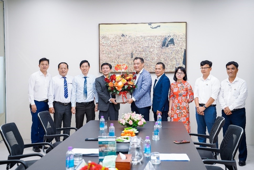 Đoàn lãnh đạo Tỉnh ủy, HĐND, UBND, UBMTTQ tỉnh Khánh Hòa do đồng chí Lữ Thanh Hải – Ủy viên Ban Thường vụ Tỉnh ủy, Phó Chủ tịch HĐND tỉnh dẫn đầu, đến thăm, chúc Tết và làm việc đầu năm tại Công ty Cổ phần Vega City.