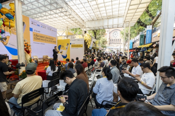 Sự kiện ra mắt sách "Cẩm nang ứng dụng công nghệ Blockchain" tại đường sách TP. Hồ Chí Minh - Ảnh minh họa.