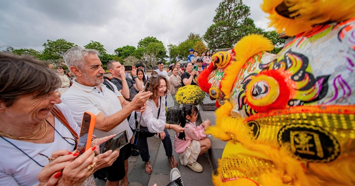 Some14 million tourists recorded during Tet holiday