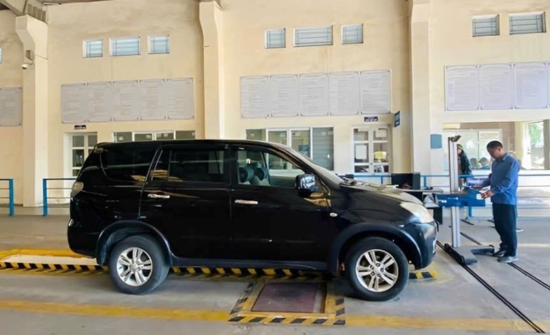 Các chủ xe, lái xe được khuyến cáo cần chủ động bảo dưỡng, sửa chữa phương tiện trước khi đi kiểm định để đảm bảo kết quả kiểm định khí thải đạt yêu cầu. Ảnh minh họa