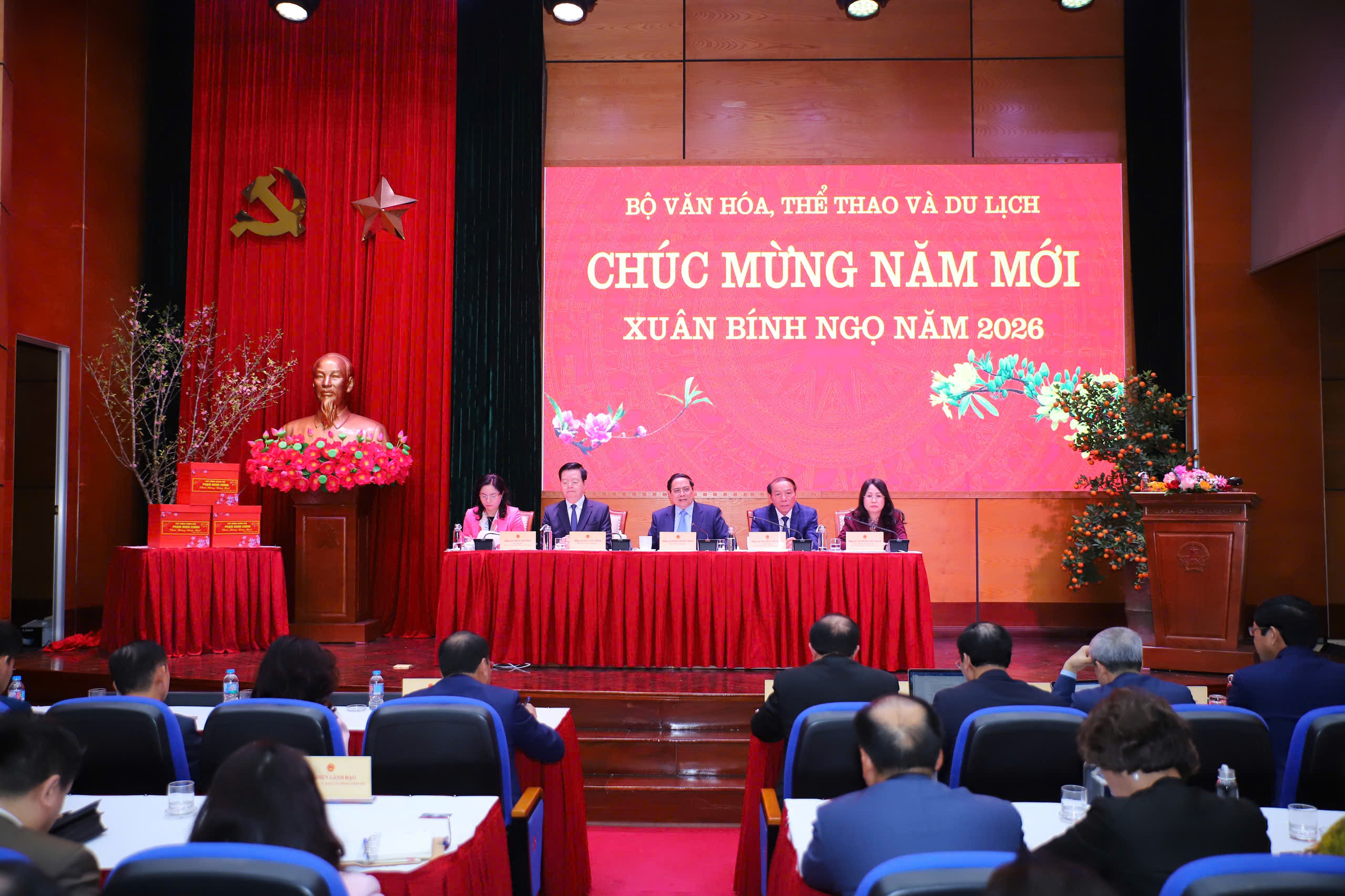 Thủ tướng Chính phủ Phạm Minh Chính làm việc với Bộ VHTTDL về các nhiệm vụ, giải pháp triển khai Nghị quyết Đại hội XIV của Đảng về lĩnh vực văn hóa và Nghị quyết số 80 của Bộ Chính trị về phát triển văn hóa Việt Nam.