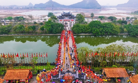 Du lịch tâm linh thu hút khách dịp đầu xuân
