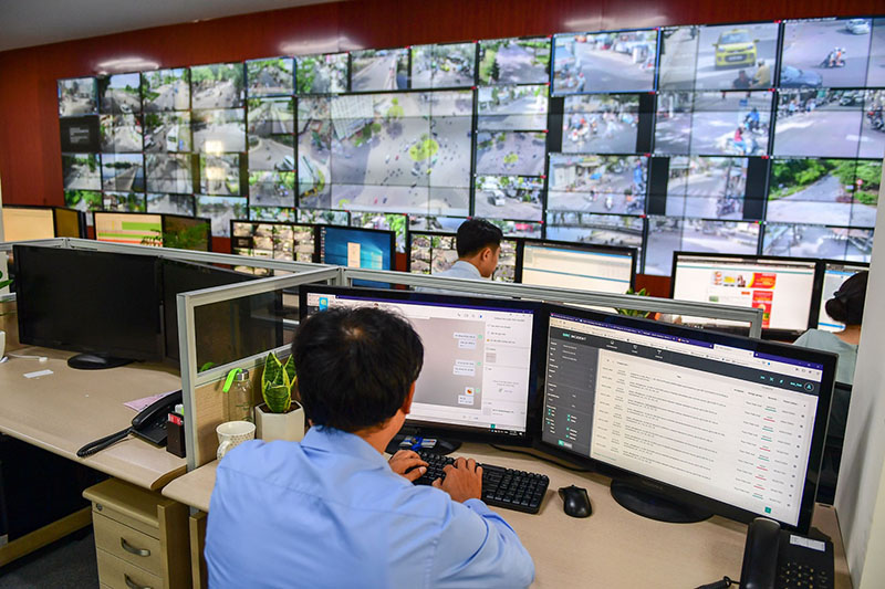 Trung tâm Giám sát, điều hành đô thị thông minh (IOC) của thành phố Huế vận hành hệ thống theo dõi, tổng hợp dữ liệu thời gian thực.